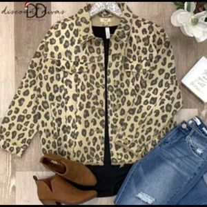 NWT Easel denim jacket with leopard spots. It is absolutely adorable! Size Med